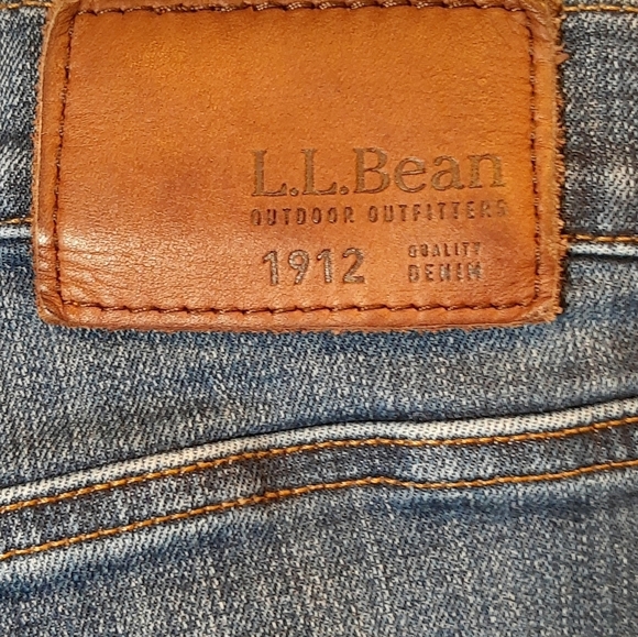 LL Bean Men's BeanFlex® Jeans, Standard  Athletic Fit, Straight Leg Size 42 - Picture 10 of 13